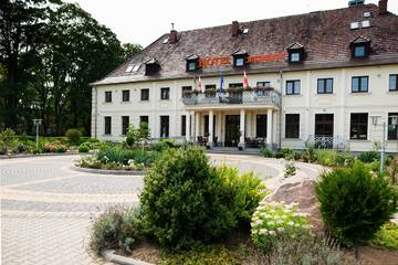 Фото Отель Hotel Świętoborzec г. Łobez 2